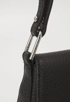 Marc O'Polo BANU - Skuldertasker 8 Marc O'Polo BANU - Skuldertasker -Marc O'Polo Butik 21a1b4e3db8f433683bd21e50be2a596