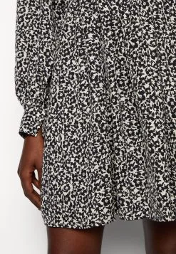 Marc O'Polo CAPSULE DRESS DEEP V-NECK FULL SKIRT VOLUME MODERN - Hverdagskjoler 11 Marc O'Polo CAPSULE DRESS DEEP V-NECK FULL SKIRT VOLUME MODERN - Hverdagskjoler -Marc O'Polo Butik 24965c574de3459ea6fac435a42932c8