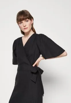 Marc O'Polo WRAP STYLE FLARED SLEEVE SHORT - Hverdagskjoler 10 Marc O'Polo WRAP STYLE FLARED SLEEVE SHORT - Hverdagskjoler -Marc O'Polo Butik 284ac1f0d4b749db8b3c486a8033bb8e