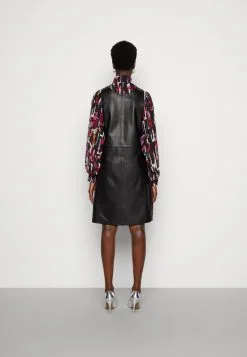 Marc O'Polo DRESS SHORT LENGTH SLEEVELESS - Hverdagskjoler 9 Marc O'Polo DRESS SHORT LENGTH SLEEVELESS - Hverdagskjoler -Marc O'Polo Butik 67003826d29448b6809294689422822e