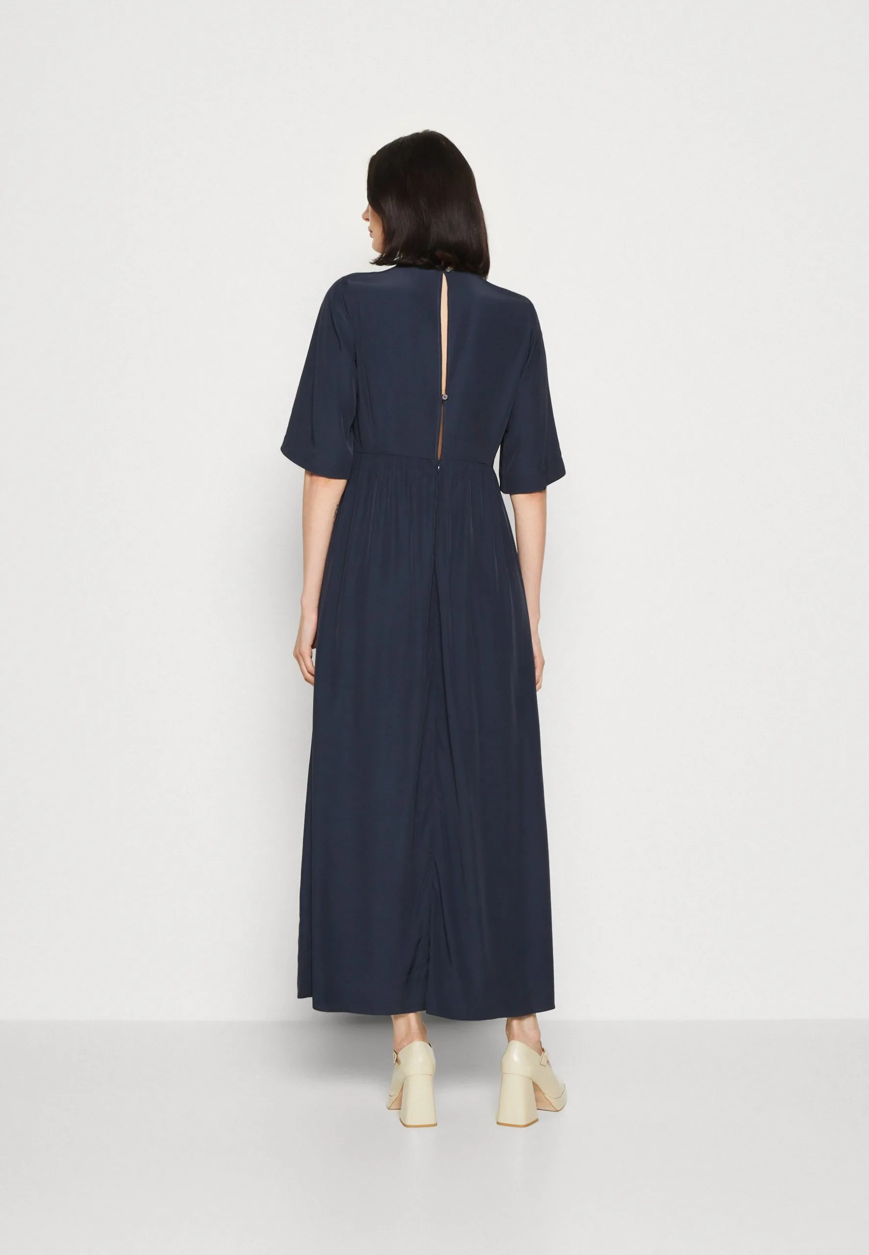 Marc O'Polo DRESS FEMININE SHAPE V NECK WING SLEEVES - Maxikjoler 5 Marc O'Polo DRESS FEMININE SHAPE V NECK WING SLEEVES - Maxikjoler - Billede 3