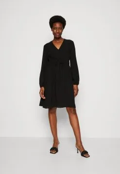 Marc O'Polo DRESS FEMININ STYLE DEEP V-NECK FITTED WAIST - Hverdagskjoler