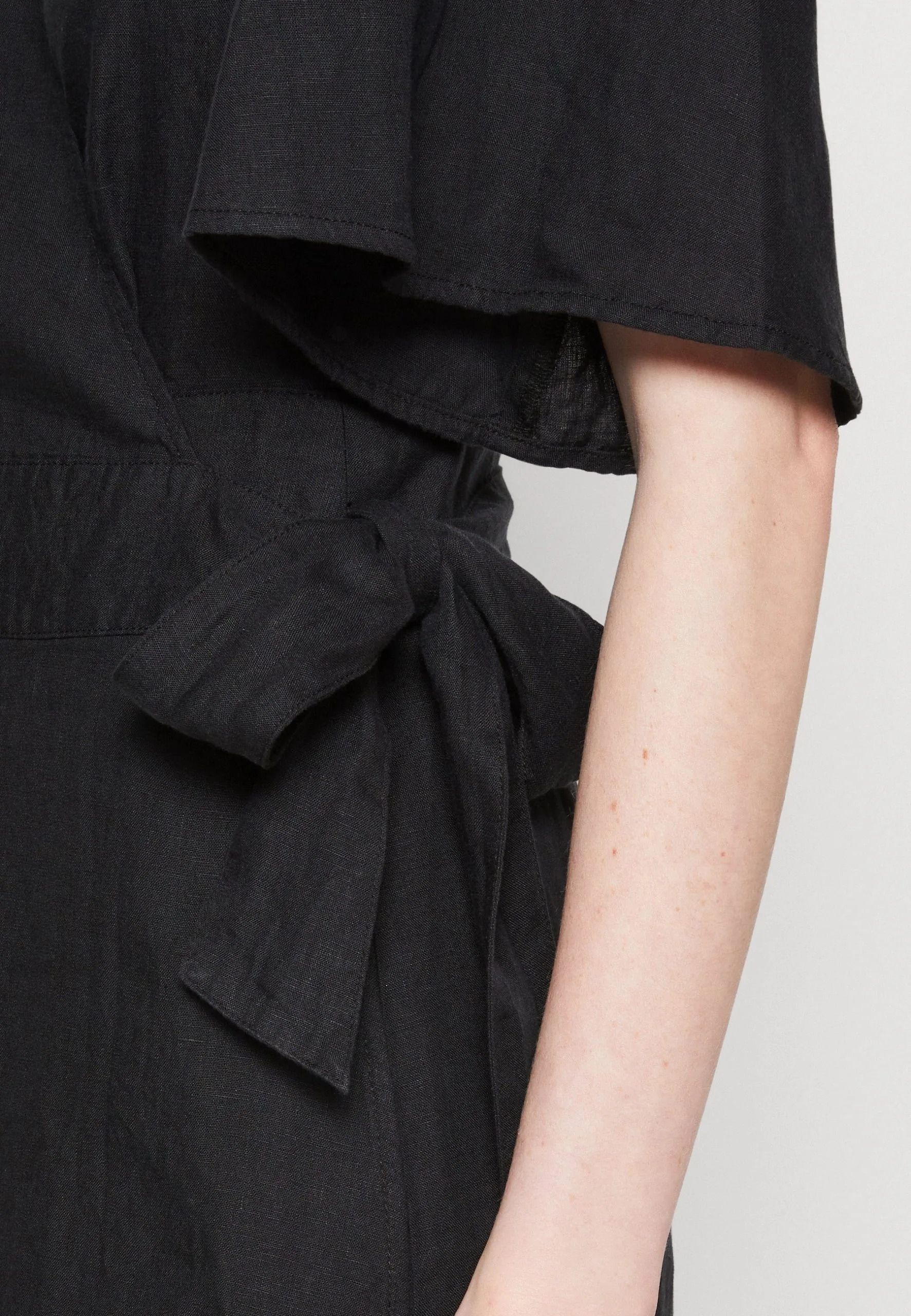 Marc O'Polo WRAP STYLE FLARED SLEEVE SHORT - Hverdagskjoler 7 Marc O'Polo WRAP STYLE FLARED SLEEVE SHORT - Hverdagskjoler - Billede 5