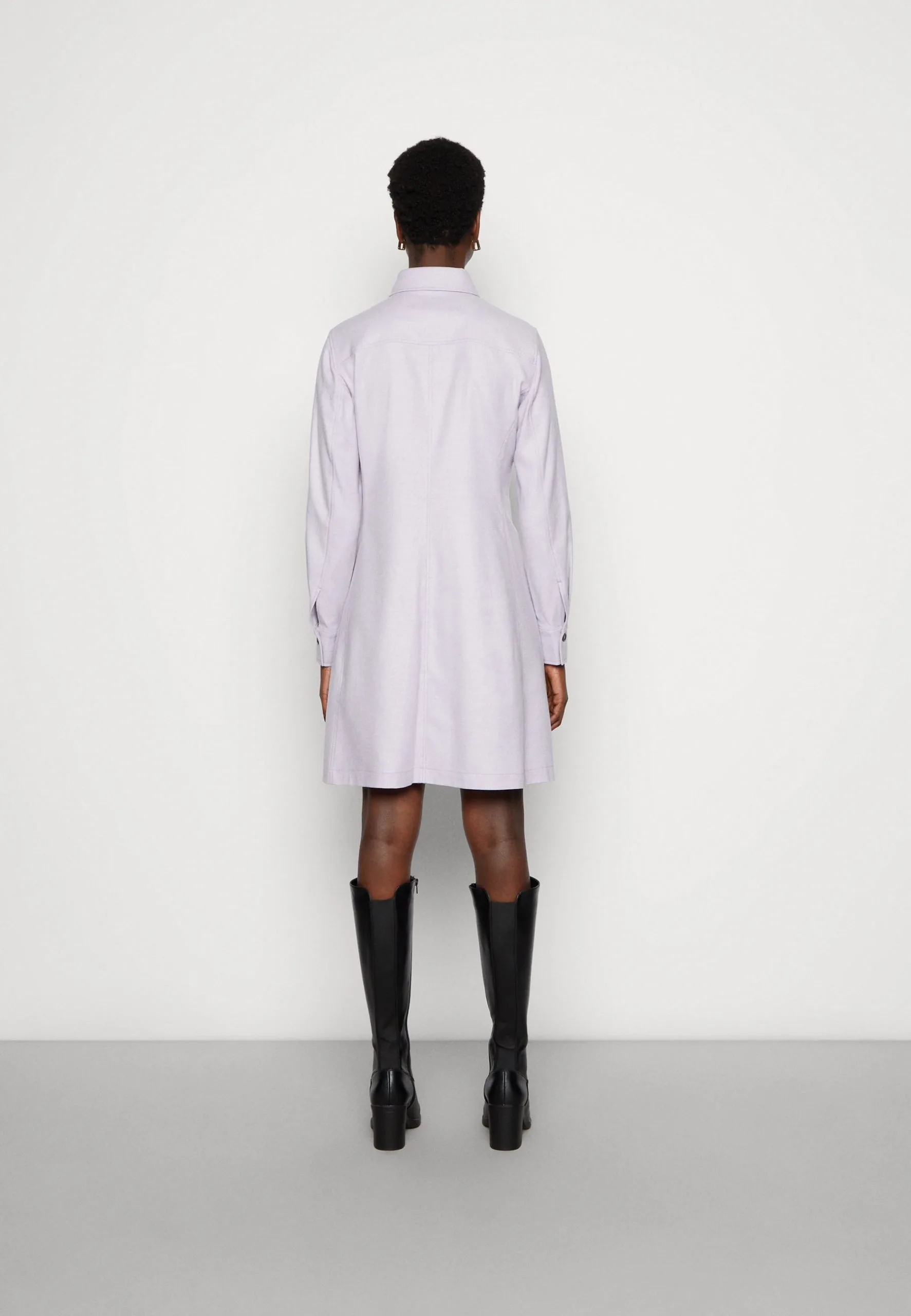 Marc O'Polo DRESS FEMININ SILHOUETTE SHIRT STYLE CUT LINES - Skjortekjole 5 Marc O'Polo DRESS FEMININ SILHOUETTE SHIRT STYLE CUT LINES - Skjortekjole - Billede 3