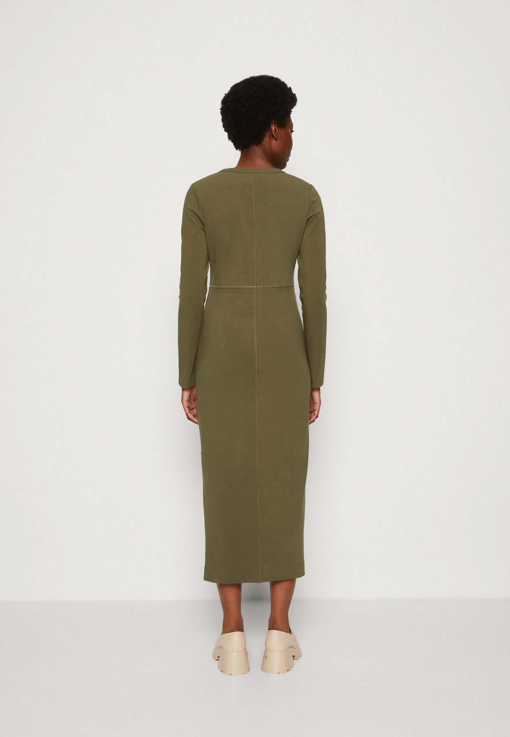 Marc O'Polo DRESS ROUND NECK LONG SLEEVE LEAN AND LONG WITH SLIT - Jerseykjoler 5 Marc O'Polo DRESS ROUND NECK LONG SLEEVE LEAN AND LONG WITH SLIT - Jerseykjoler - Billede 3