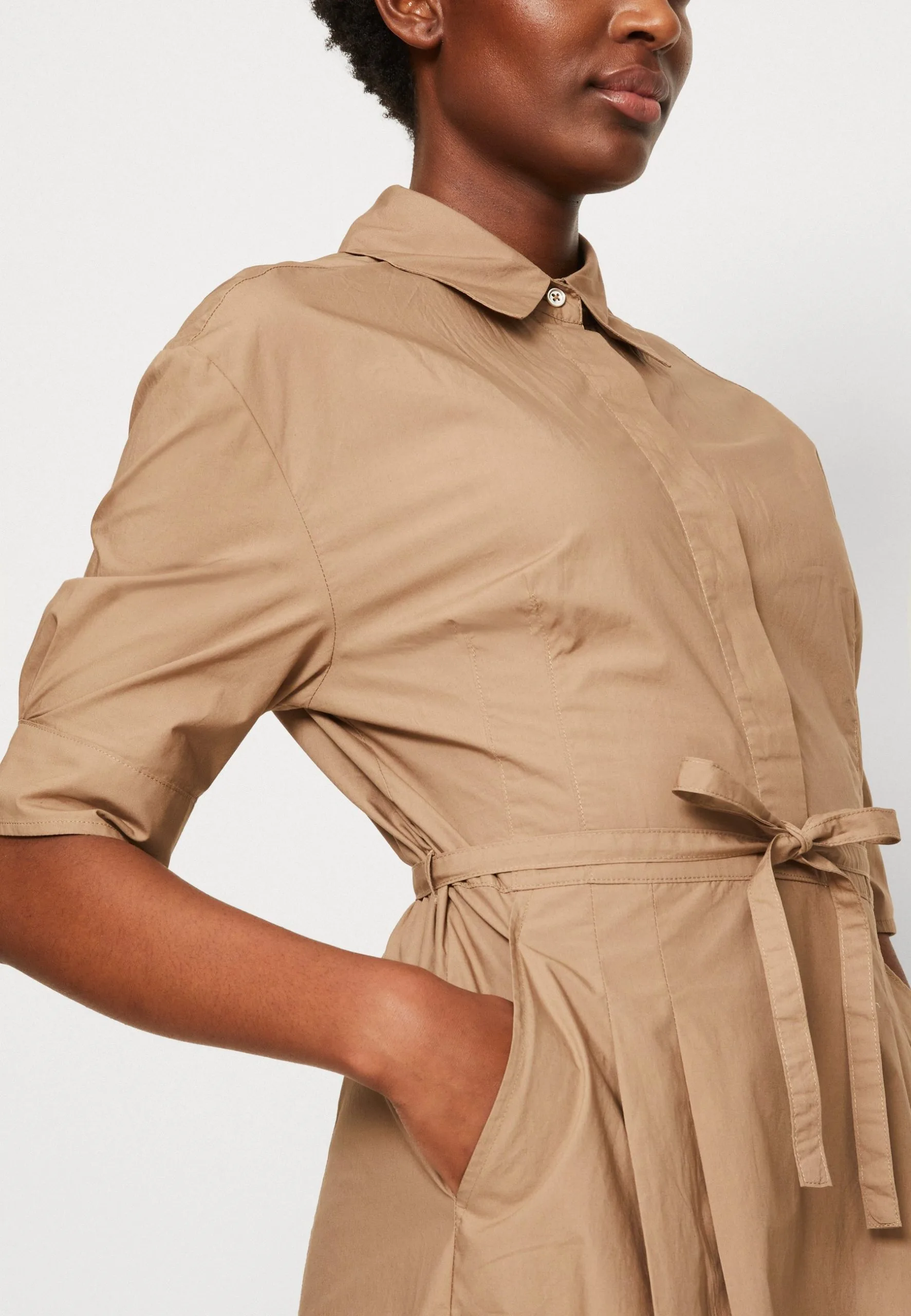 Marc O'Polo STYLE BELTED WAIST PLEATS - Skjortekjole 7 Marc O'Polo STYLE BELTED WAIST PLEATS - Skjortekjole - Billede 5