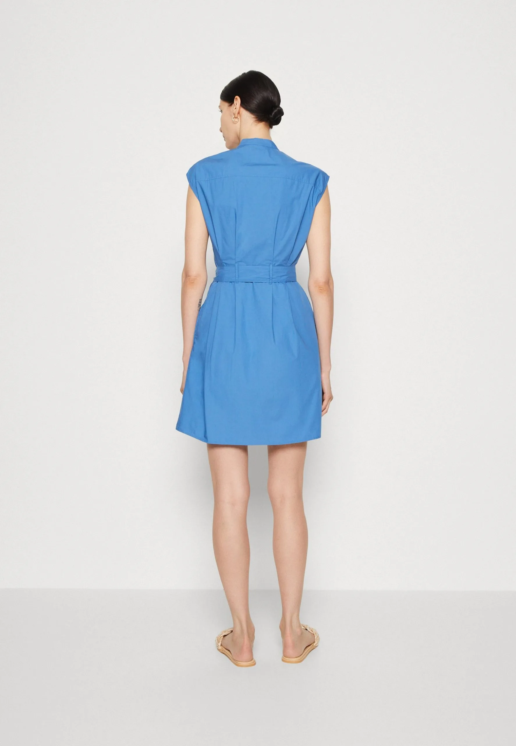 Marc O'Polo DRESS SHIRT STYLE FITTED WAIST SLEEVELESS WITH BELT - Skjortekjole 5 Marc O'Polo DRESS SHIRT STYLE FITTED WAIST SLEEVELESS WITH BELT - Skjortekjole - Billede 3