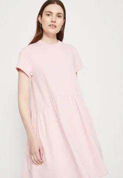 Marc O'Polo DENIM DRESS STYLE HEAVY RAW RUFFLES - Jerseykjoler 10 Marc O'Polo DENIM DRESS STYLE HEAVY RAW RUFFLES - Jerseykjoler -Marc O'Polo Butik ec063900c7c942f884b8bf8270b74198