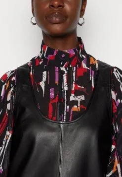 Marc O'Polo DRESS SHORT LENGTH SLEEVELESS - Hverdagskjoler 11 Marc O'Polo DRESS SHORT LENGTH SLEEVELESS - Hverdagskjoler -Marc O'Polo Butik ec72fea3619b48e1bb682167766267c8